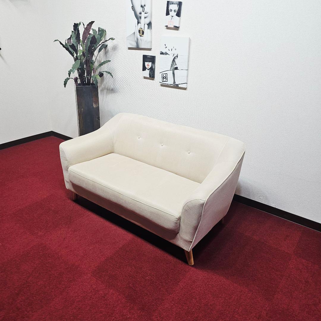 東京23区内送料無料のエレガントなソファ。