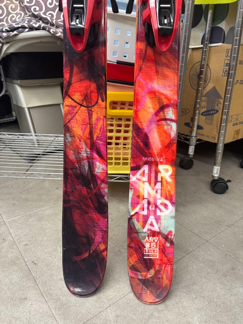 ARMADA スキー板 カラフルデザイン