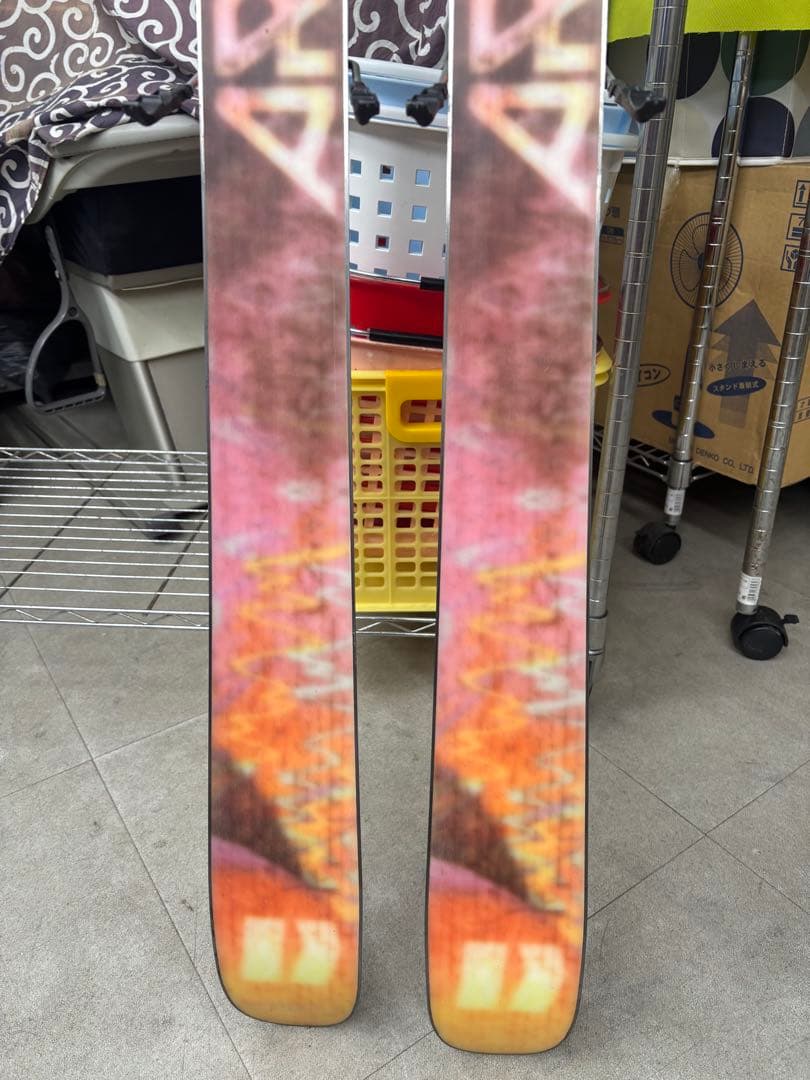 ARMADA スキー板 カラフルデザイン