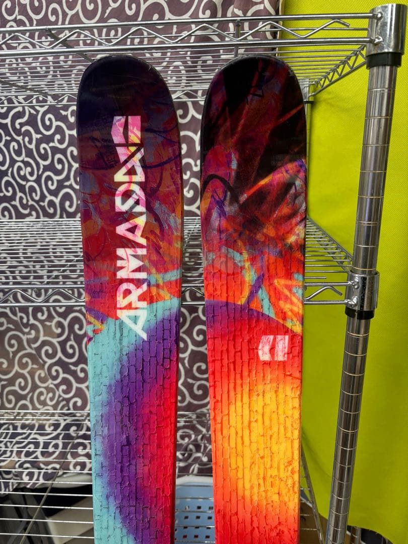 ARMADA スキー板 カラフルデザイン