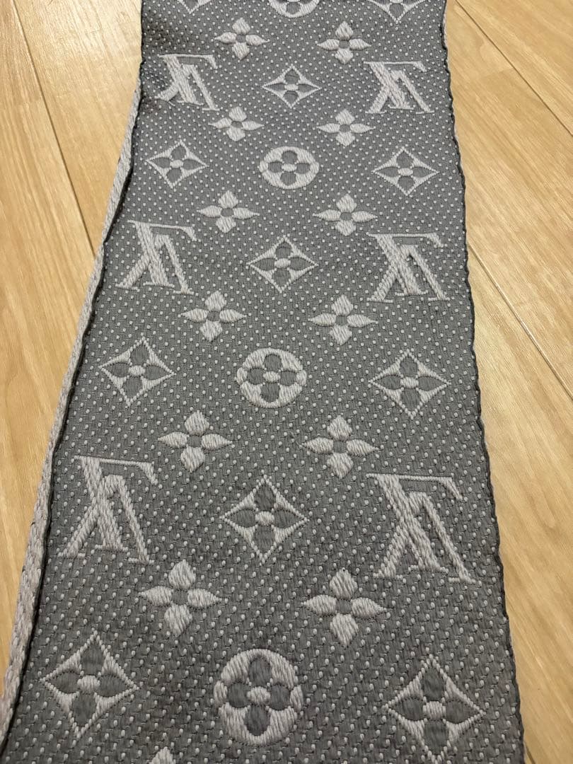 美品　LOUIS VUITTON グレー マフラー　ルイヴィトン　ルイビトン