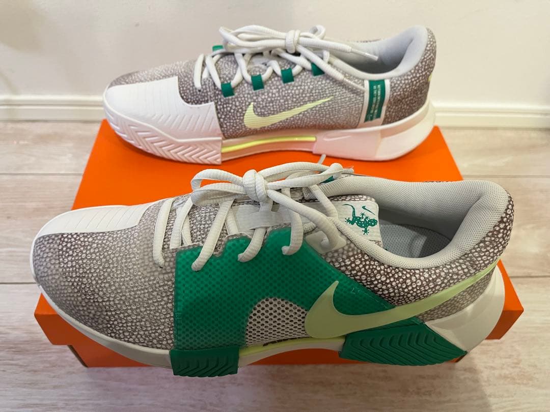 ナイキ テニスシューズ ナイキ GP チャレンジ1 プレミアム　26.5㌢