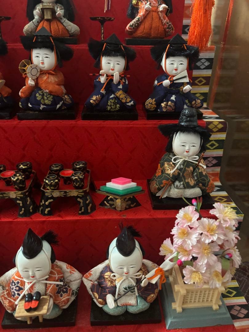 昭和レトロ・可愛い木目込み　雛人形セット 5段15体 ガラスケース付き