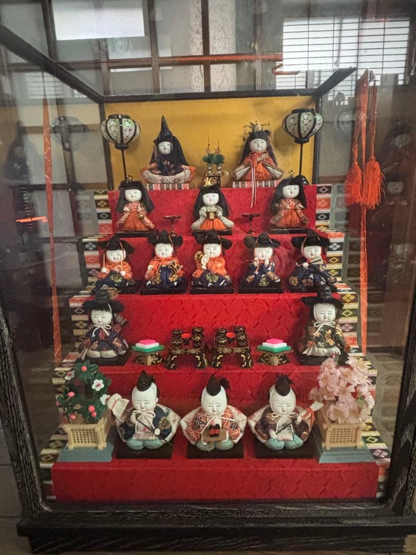 昭和レトロ・可愛い木目込み　雛人形セット 5段15体 ガラスケース付き