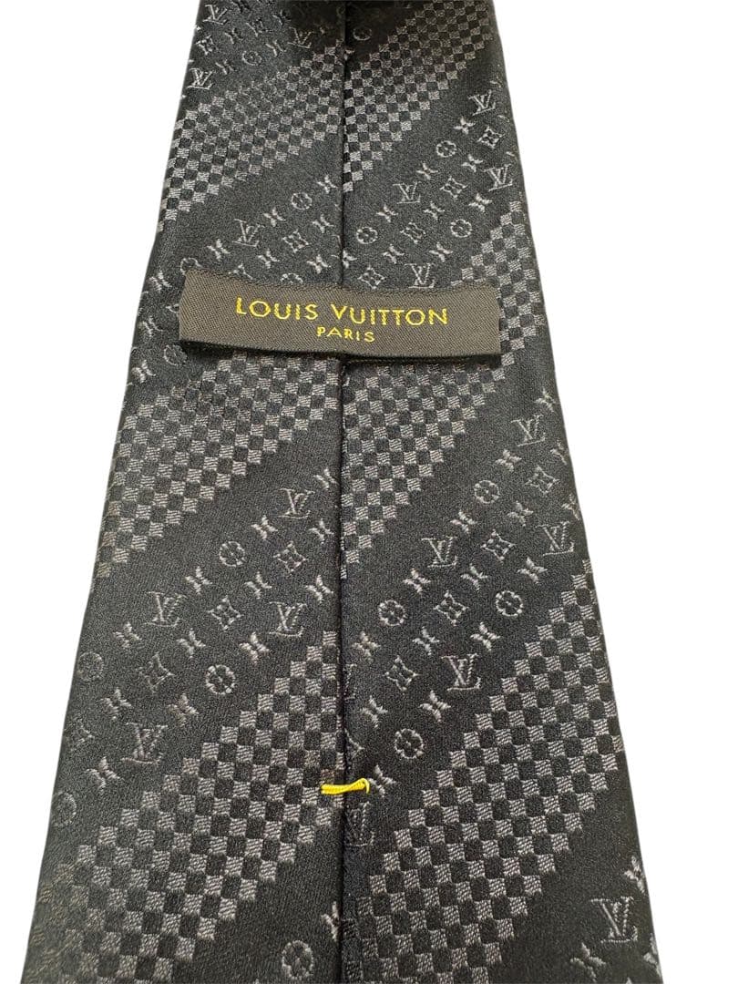 C*O様 【美品】Louis Vuitton 黒 ストライプ柄　ネクタイ