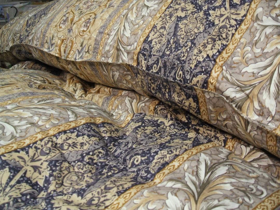 残り3点激安価格！新品＊ロイヤル＊フランス９３％＊増量１，３キロ＊羽毛布団ＳＢ