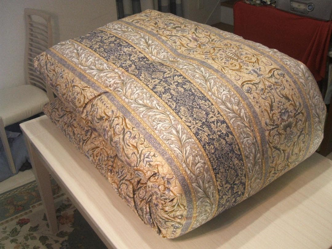 残り3点激安価格！新品＊ロイヤル＊フランス９３％＊増量１，３キロ＊羽毛布団ＳＢ