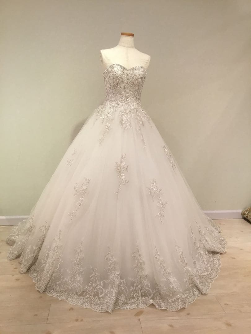 に*ぶ様 YNS WEDDING エレガント華やか　プリンセスラインドレス