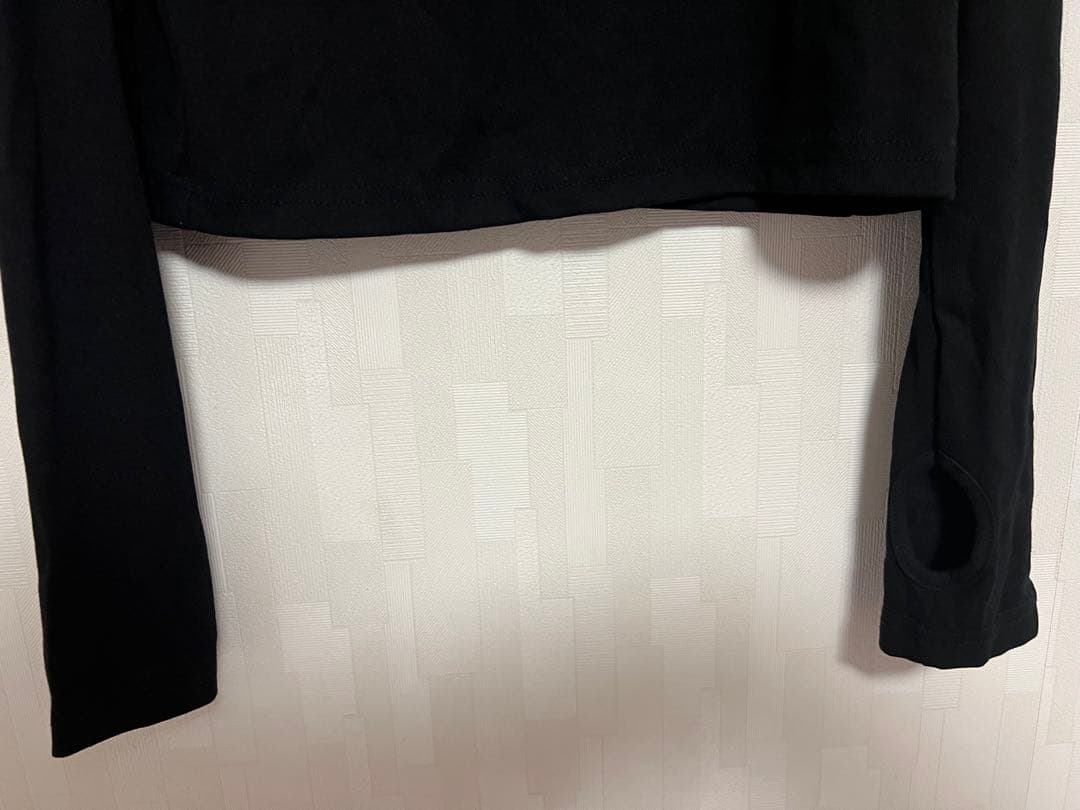 DimMoire ディムモアール ロゴ刺繍ハイネックトップス ブラック