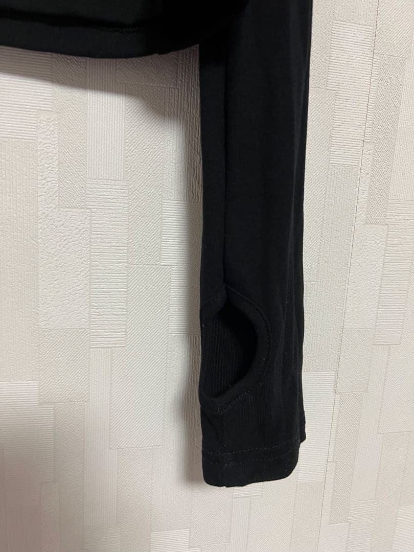 DimMoire ディムモアール ロゴ刺繍ハイネックトップス ブラック