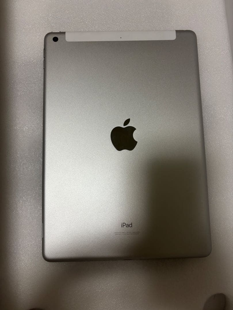 iPad 第8世代 32GB シルバー