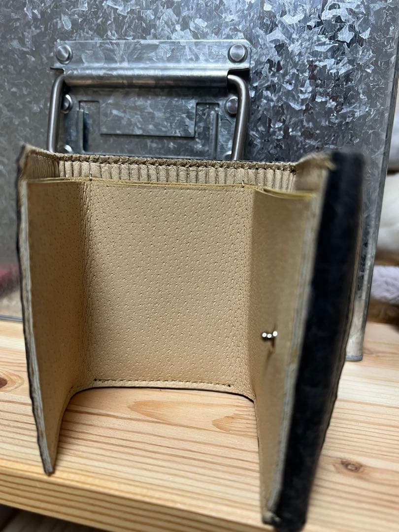 小物 beta post Cardboardic Trifold Wallet