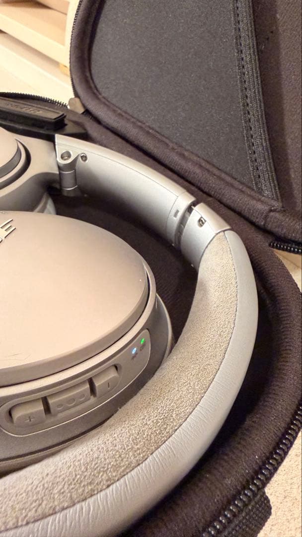 Bose ワイヤレスヘッドホン シルバー QC35 ノイキャン