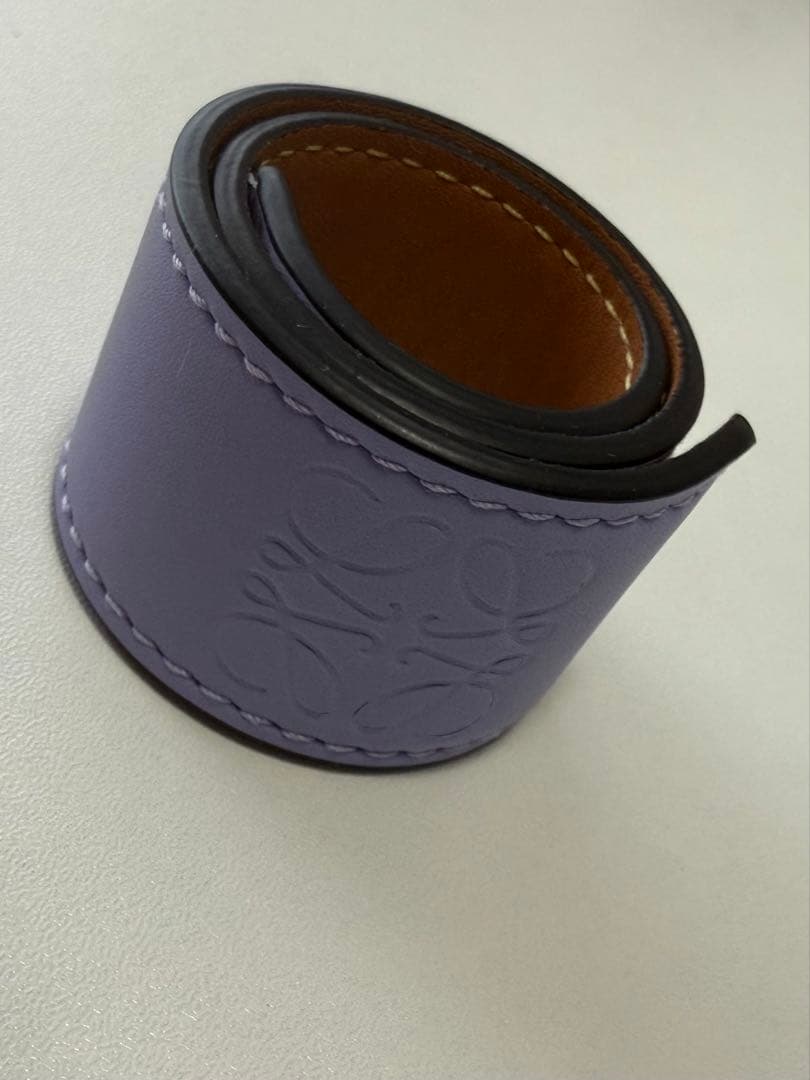 LOEWE ラベンダー レザー バングル