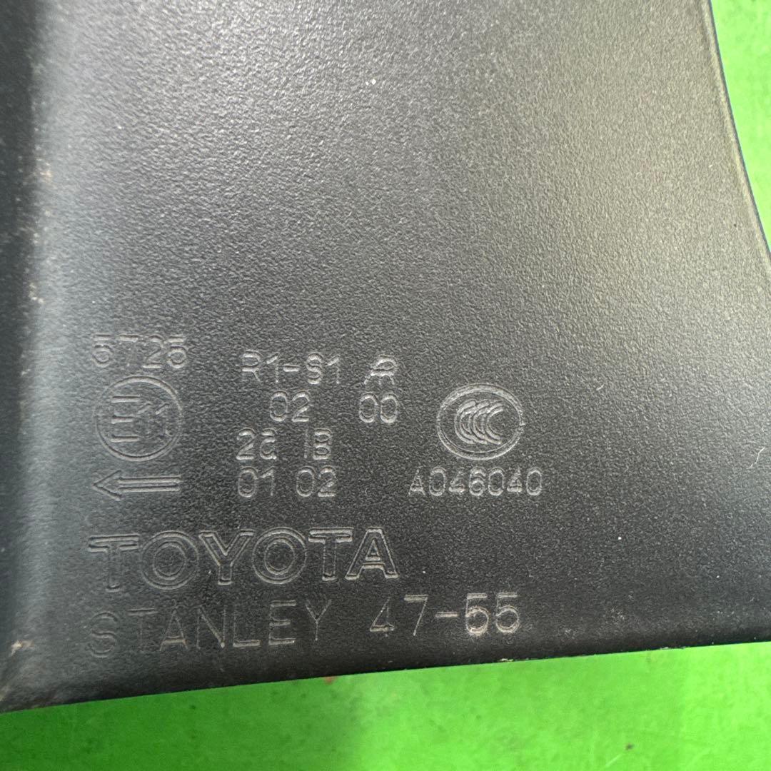 トヨタ　プリウス　30 後期　テールランプ　テールライト　左右セット　中古品