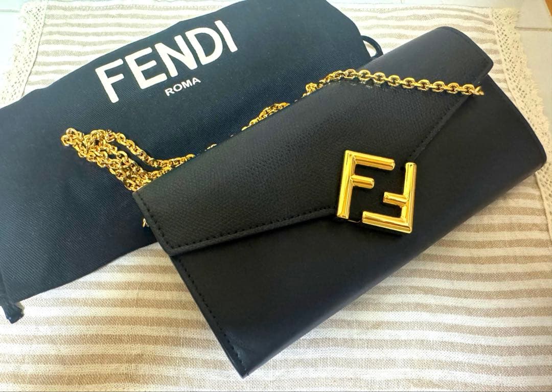 FENDI フェンディ FFダイヤモンド チェーンウォレット