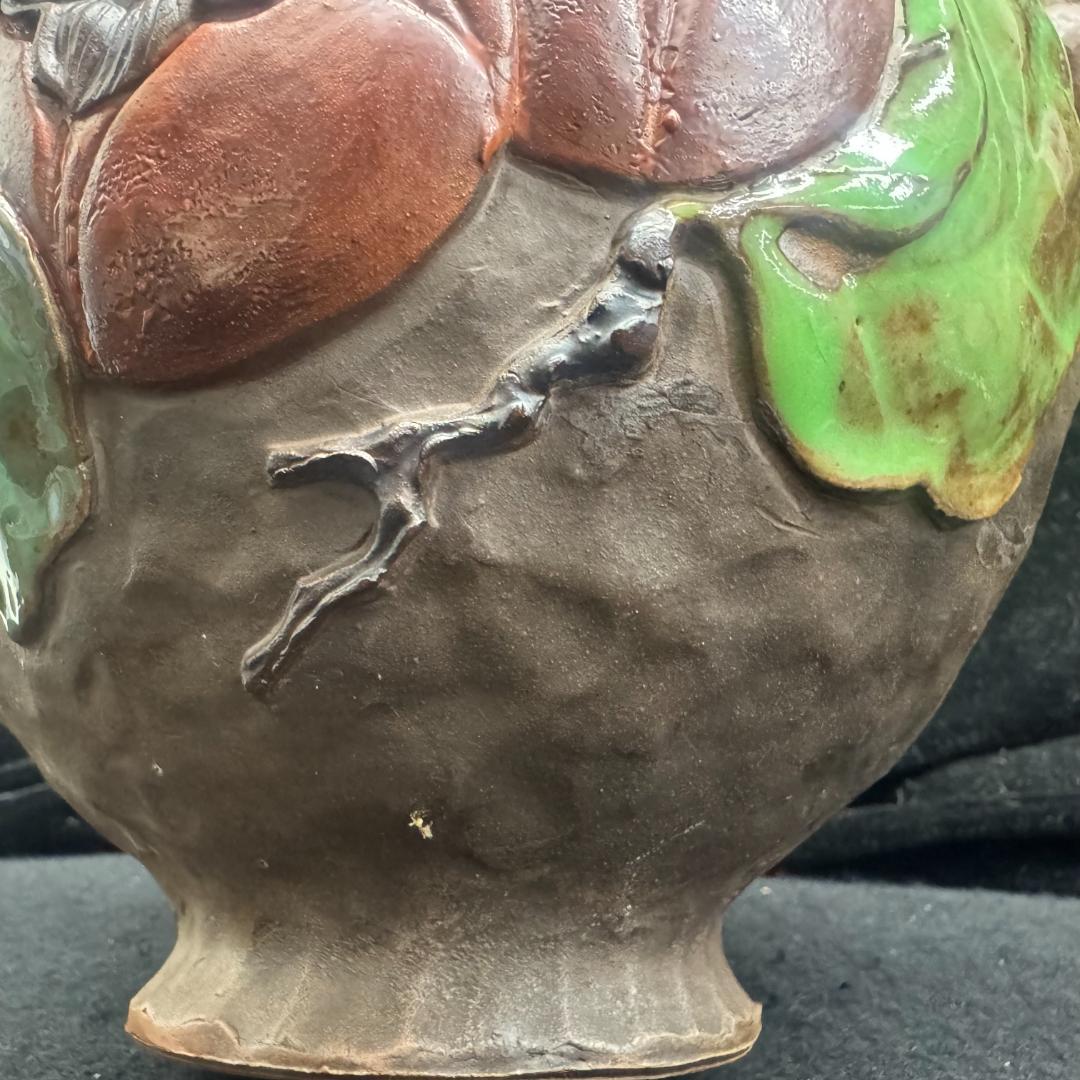 希少！鍋島焼幾平作 盛上彩釉 柿絵彫浮彫 双耳 花瓶