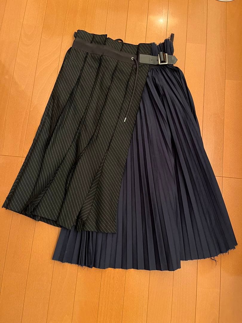 SACAI プリーツスカート 膝丈 黒　ネイビードッキング