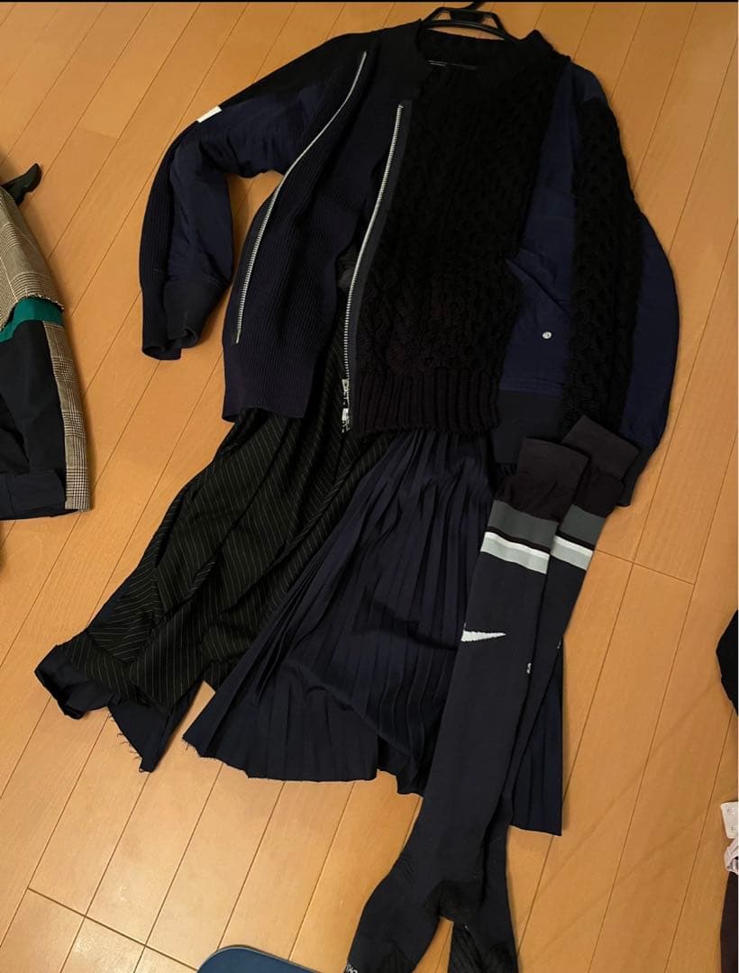 SACAI プリーツスカート 膝丈 黒　ネイビードッキング