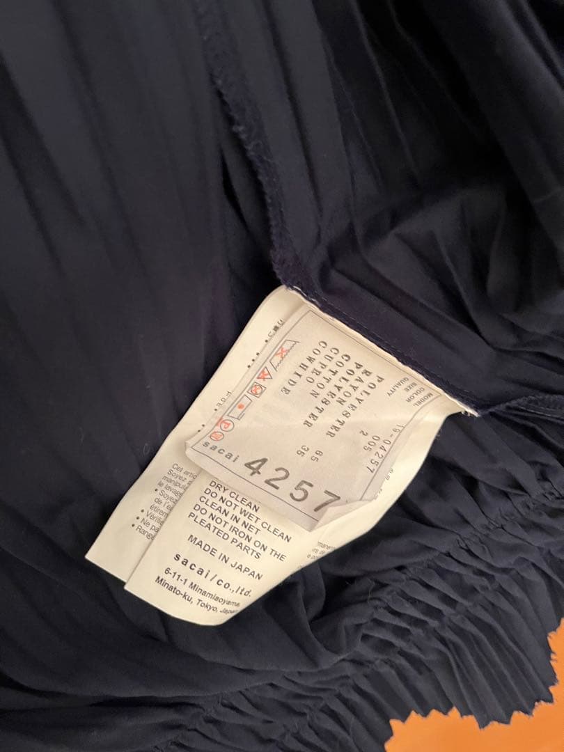 SACAI プリーツスカート 膝丈 黒　ネイビードッキング