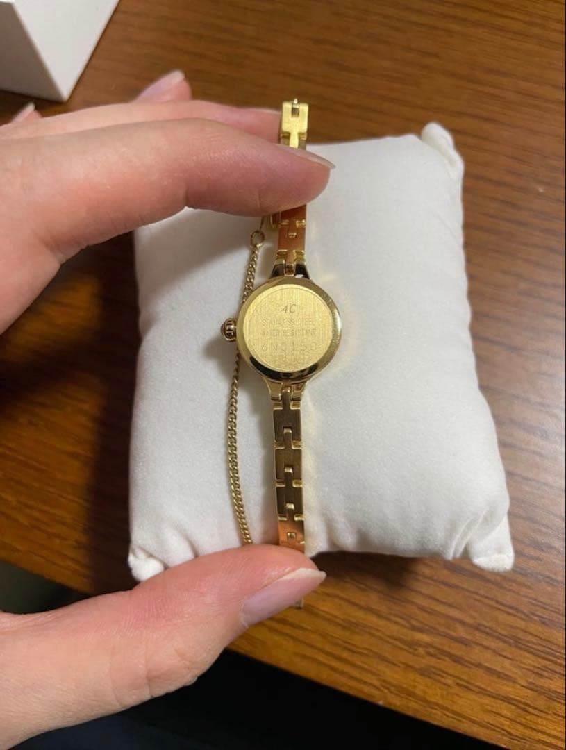 4℃ ゴールド アナログ腕時計