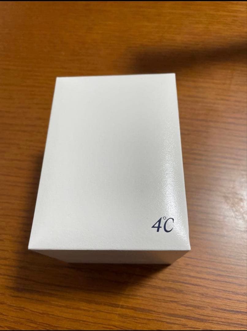 4℃ ゴールド アナログ腕時計