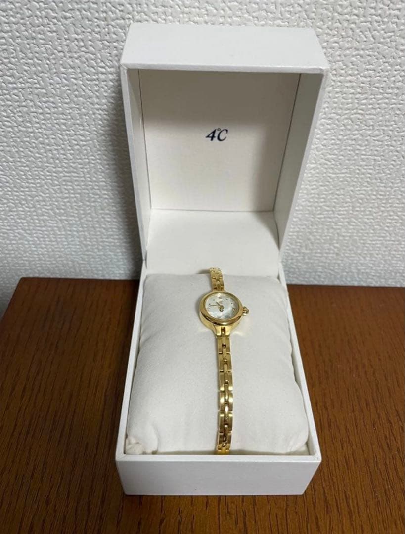 4℃ ゴールド アナログ腕時計