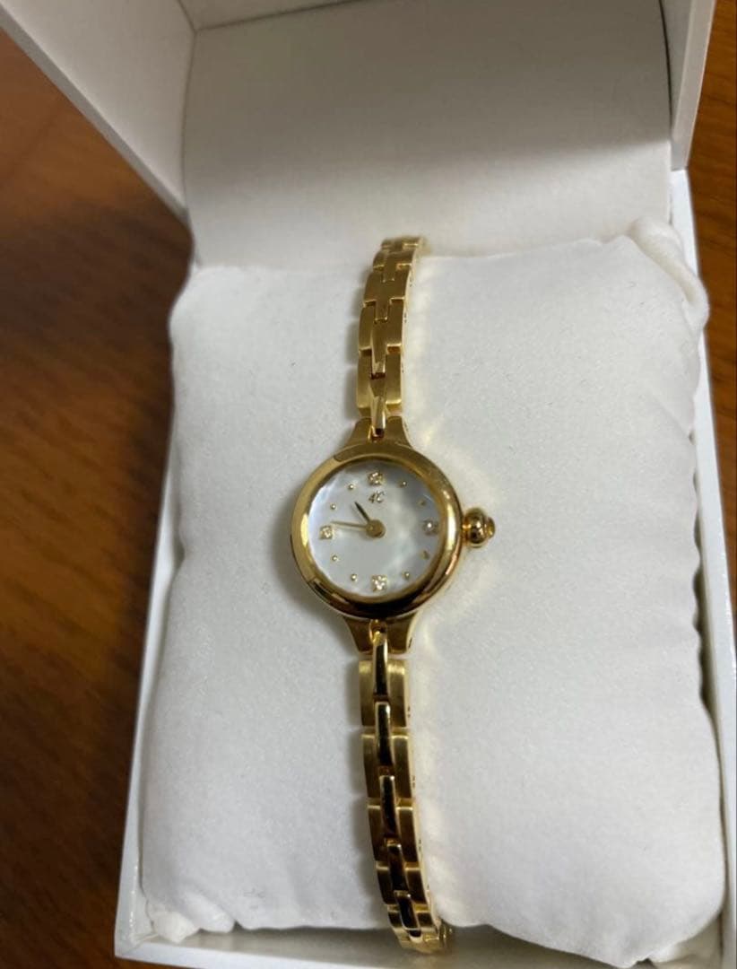 4℃ ゴールド アナログ腕時計