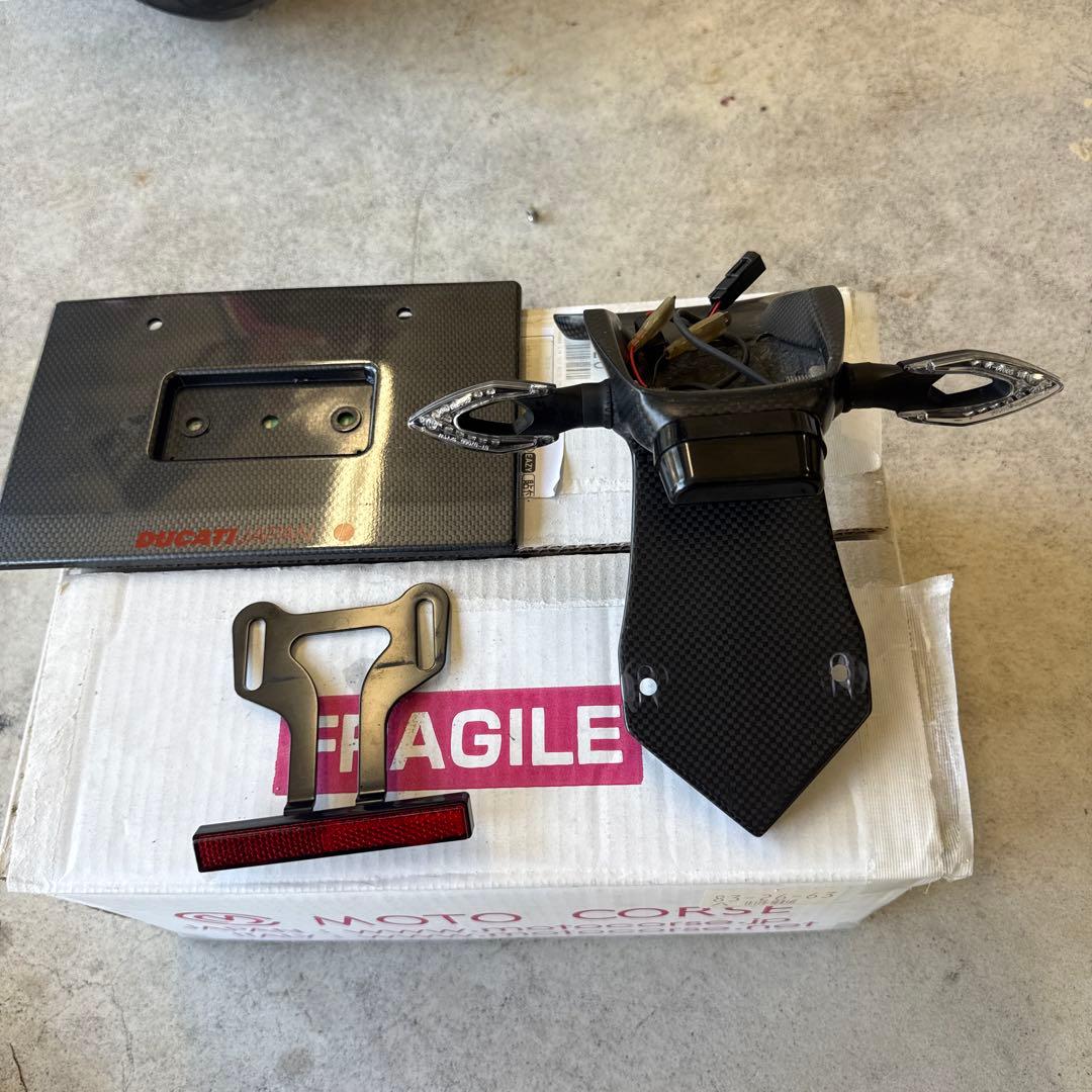 モトコルセカーボンフェンダーレス