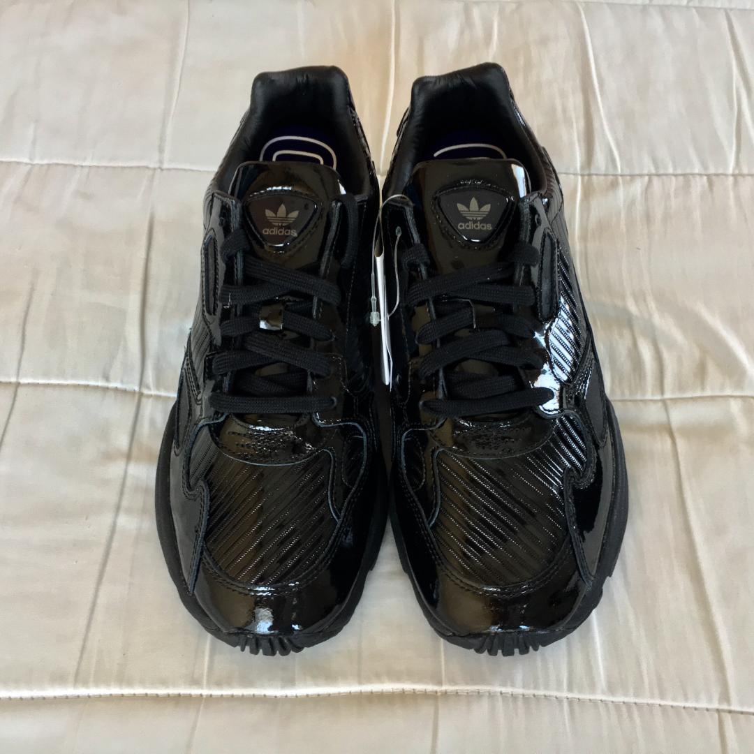 e*.様 アディダススニーカー ファルコン CG6248