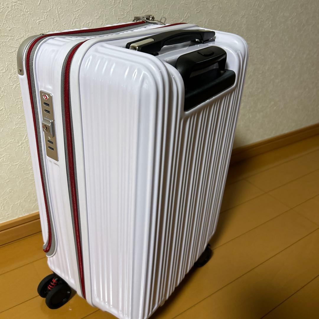 TRANS CONTINENTS ホワイトキャリーケース
