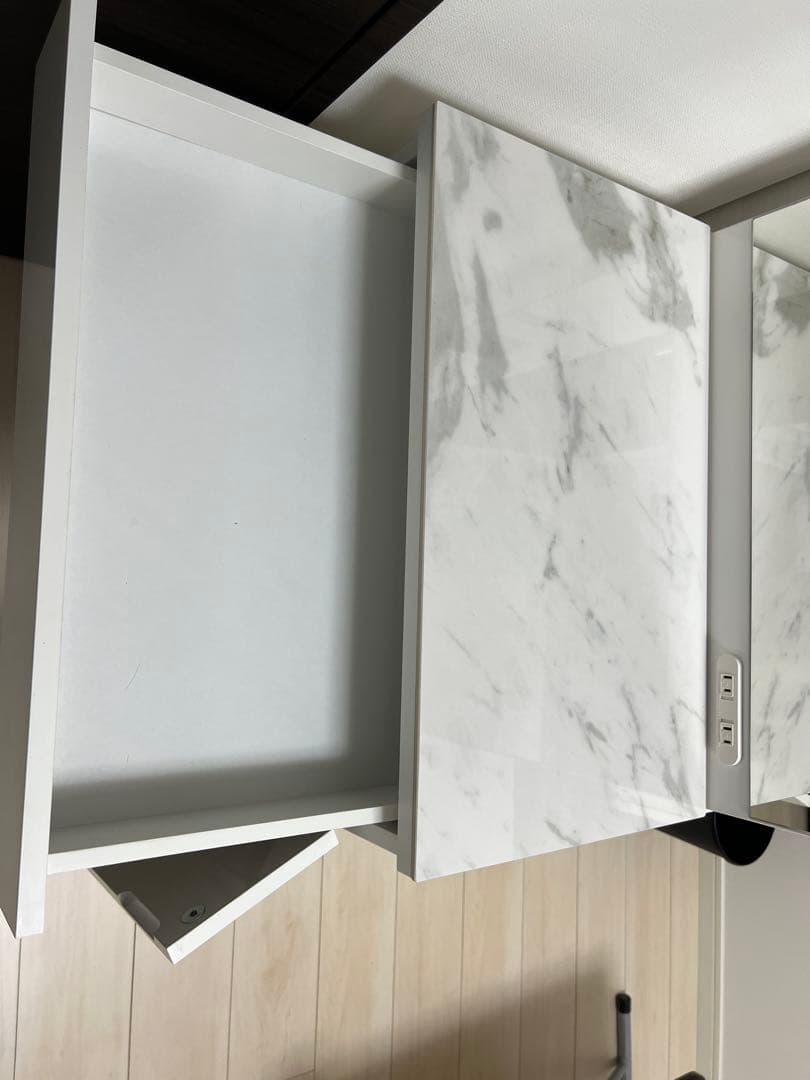 ホワイトドレッサー・鏡台(引き取りの場合は1万円)