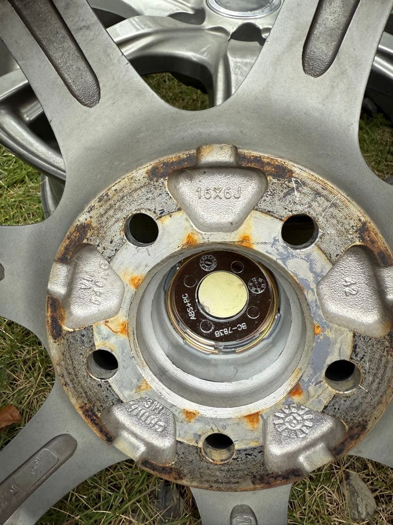 週末値引き　16×6 アルミホイール　ラクティス　プリウス　シエンタ等