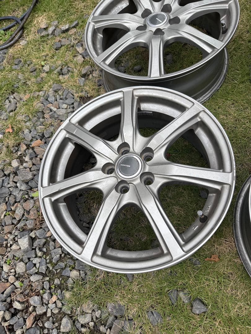 週末値引き　16×6 アルミホイール　ラクティス　プリウス　シエンタ等