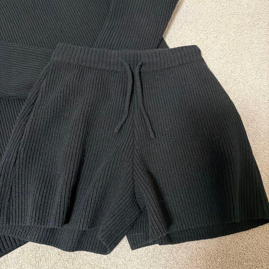 machatt黒オーバーサイズニットセーター とショートパンツ