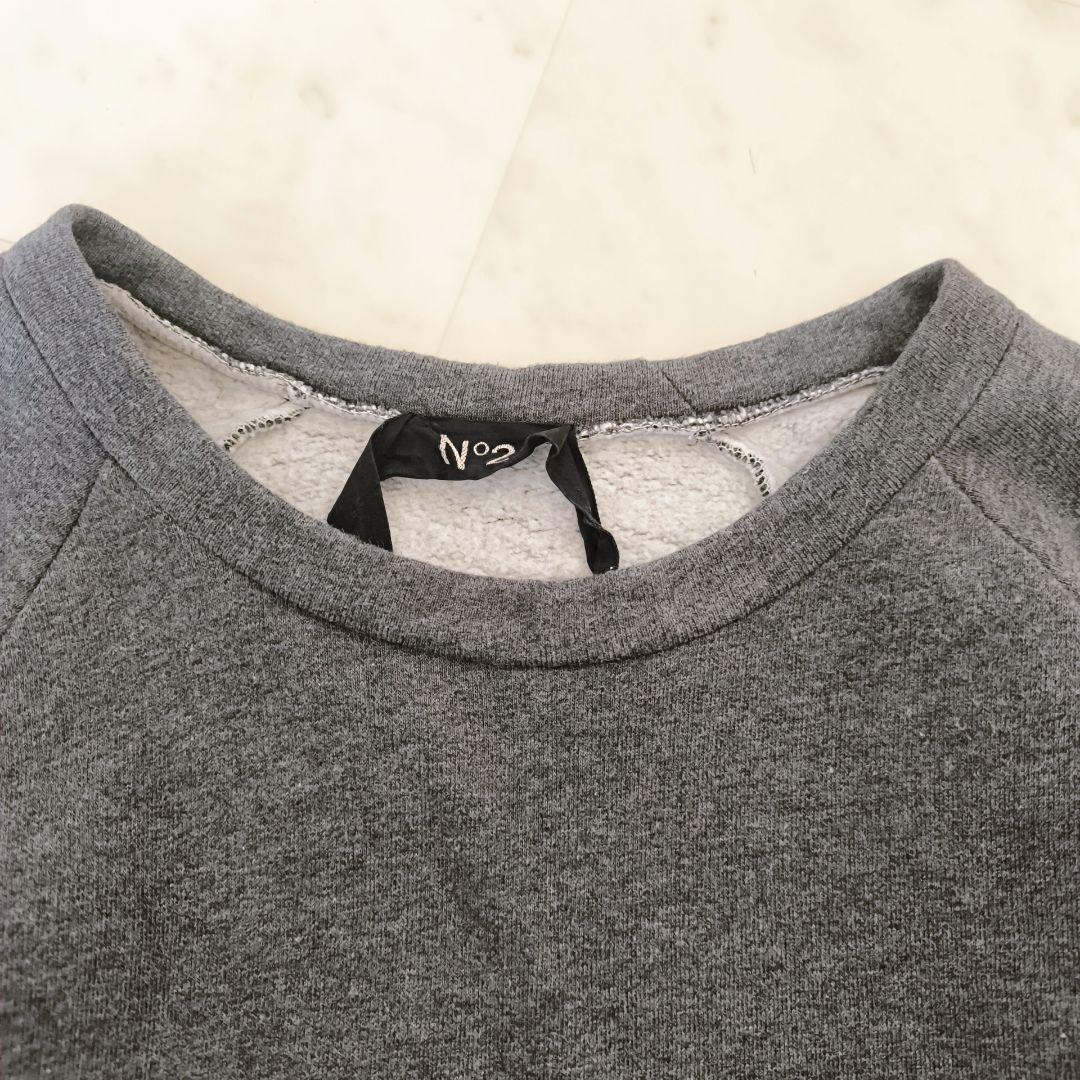N°21 フロッキーロゴ ボンディングプルオーバー スウェット トレーナー