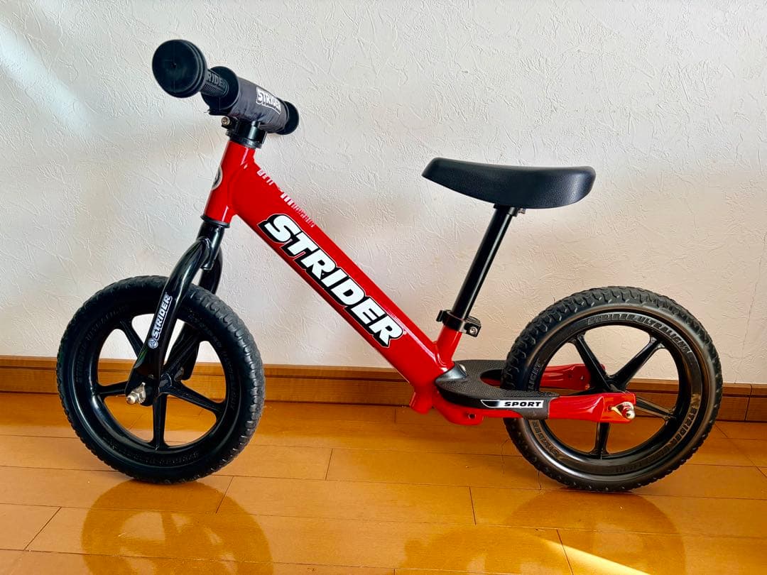 【極美品】STRIDER ストライダー SPORTS MODEL 12インチ 赤
