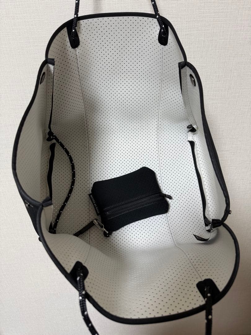 ひろ STATE OF ESCAPE トートバッグ black/White