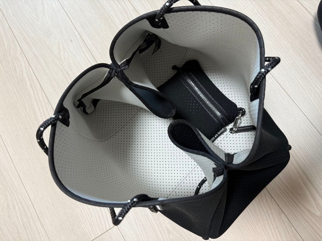 ひろ STATE OF ESCAPE トートバッグ black/White