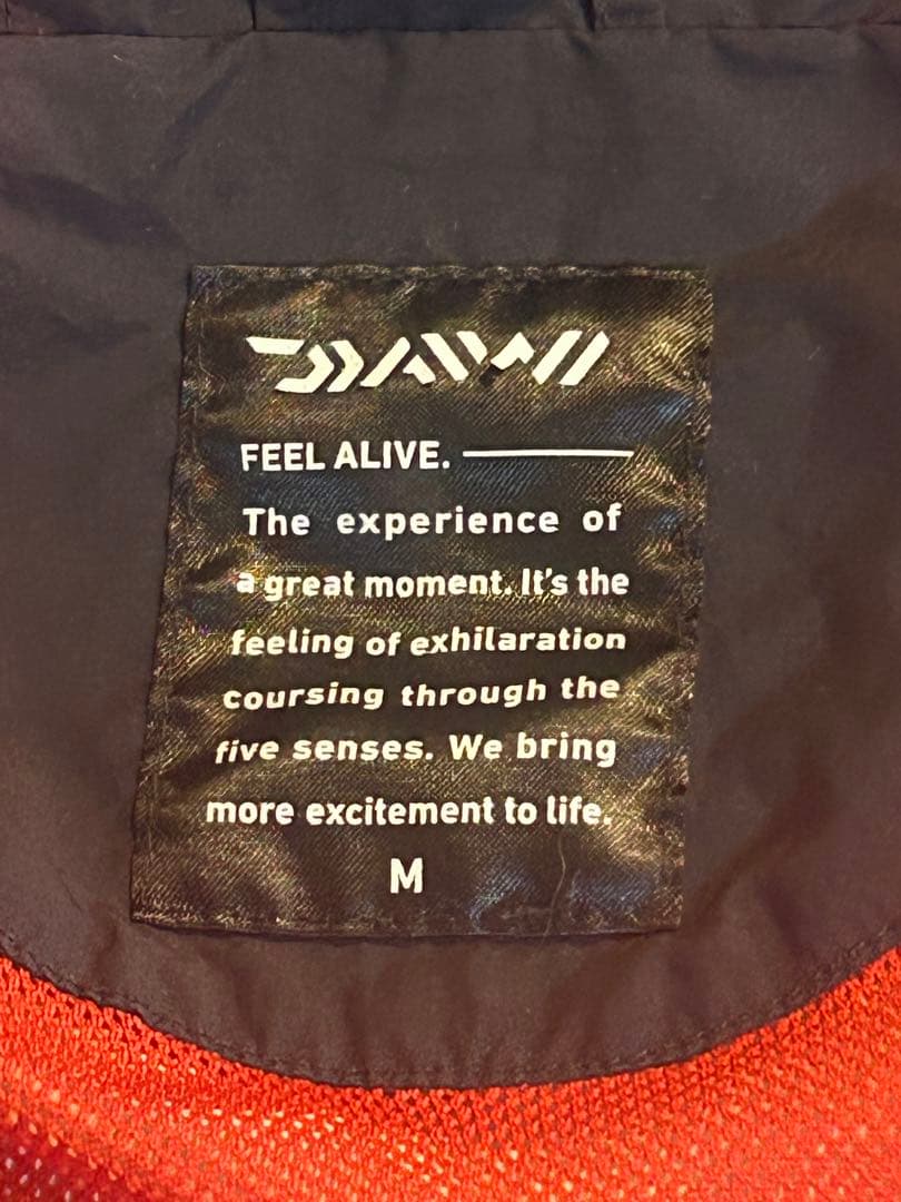 美品　DAIWA レインマックスM ブラック/レッド/カモフラ　レインスーツ
