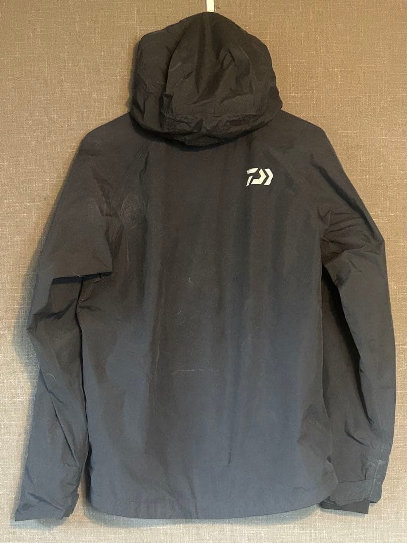 美品　DAIWA レインマックスM ブラック/レッド/カモフラ　レインスーツ