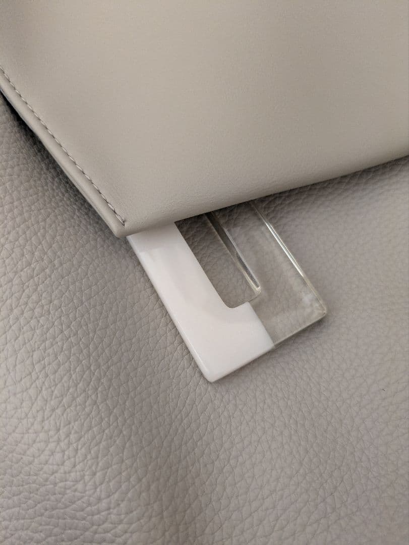 ear PAPILLONNER 樹脂チャームフラップリュック