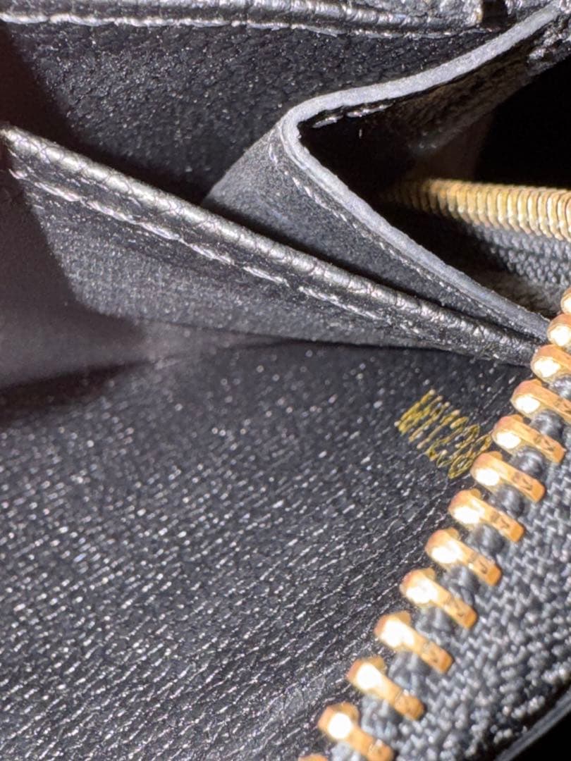 ルイヴィトン バイカラー モノグラム・アンプラント レザージッピー・ウォレット