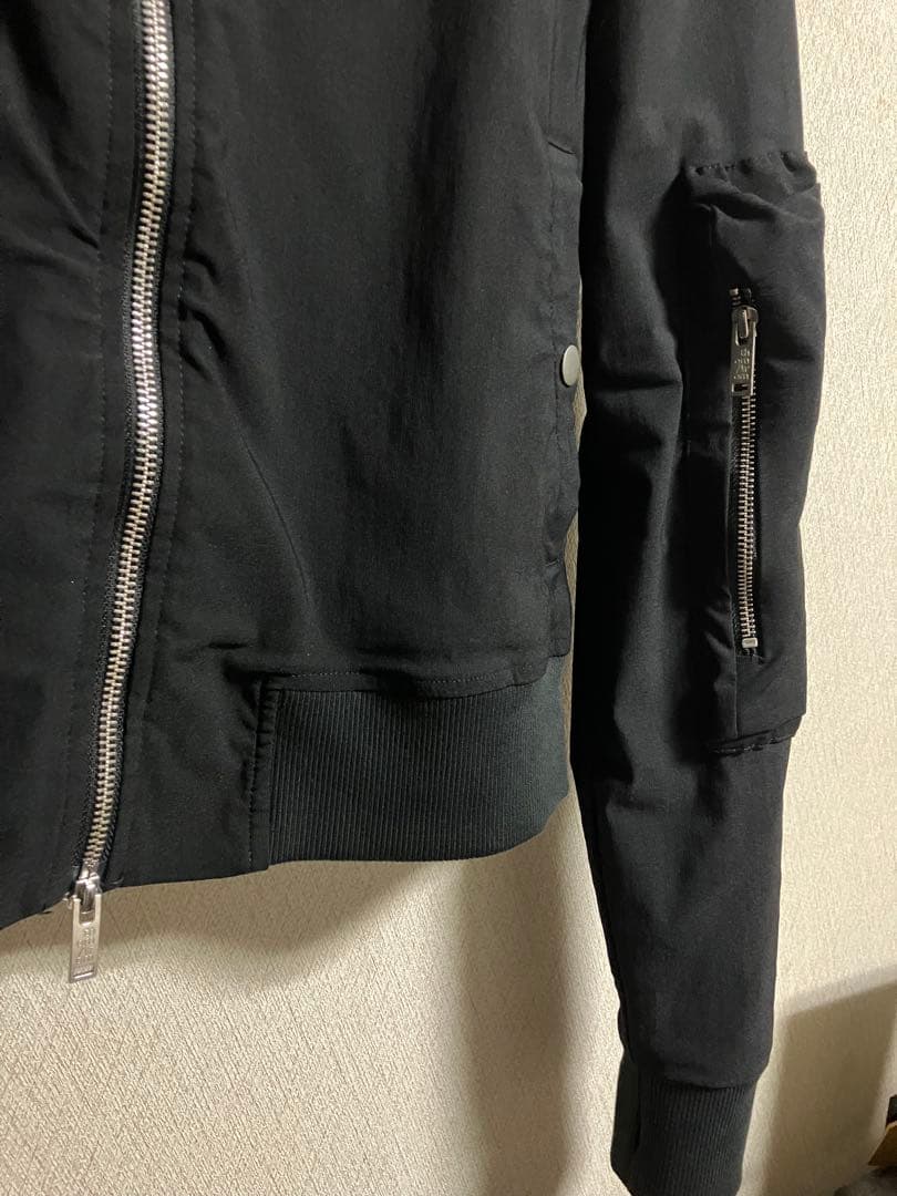 Thomkromストレッチ スリム ボンバージャケット ブラック サムホール