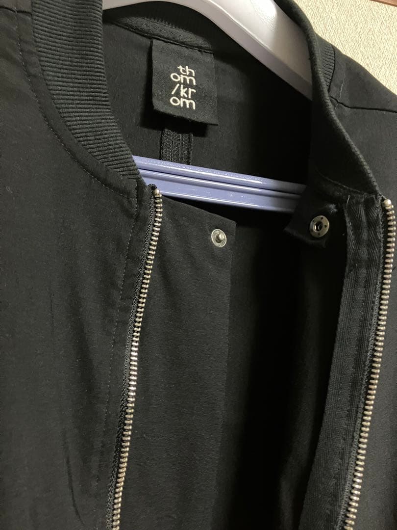 Thomkromストレッチ スリム ボンバージャケット ブラック サムホール
