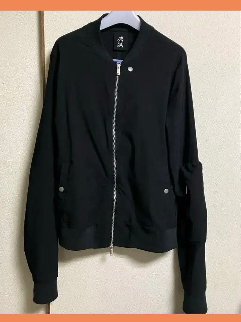 Thomkromストレッチ スリム ボンバージャケット ブラック サムホール