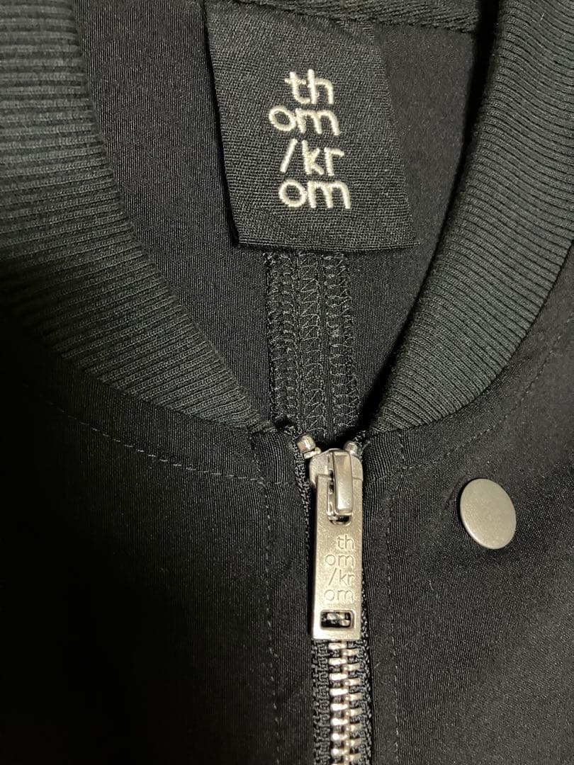 Thomkromストレッチ スリム ボンバージャケット ブラック サムホール