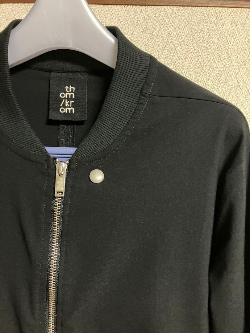 Thomkromストレッチ スリム ボンバージャケット ブラック サムホール