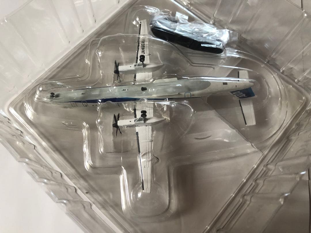 全日空商事　1/200 ANA DHC-8-400 旧塗装