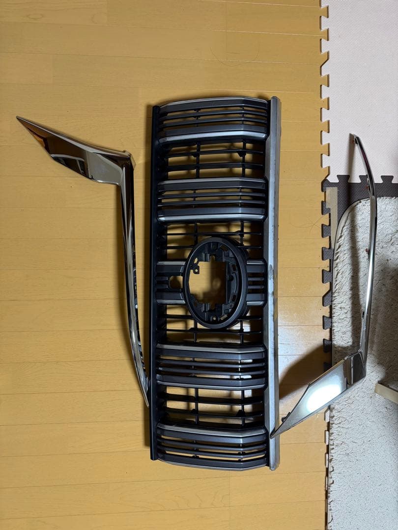 150プラド後期　純正フロントグリル